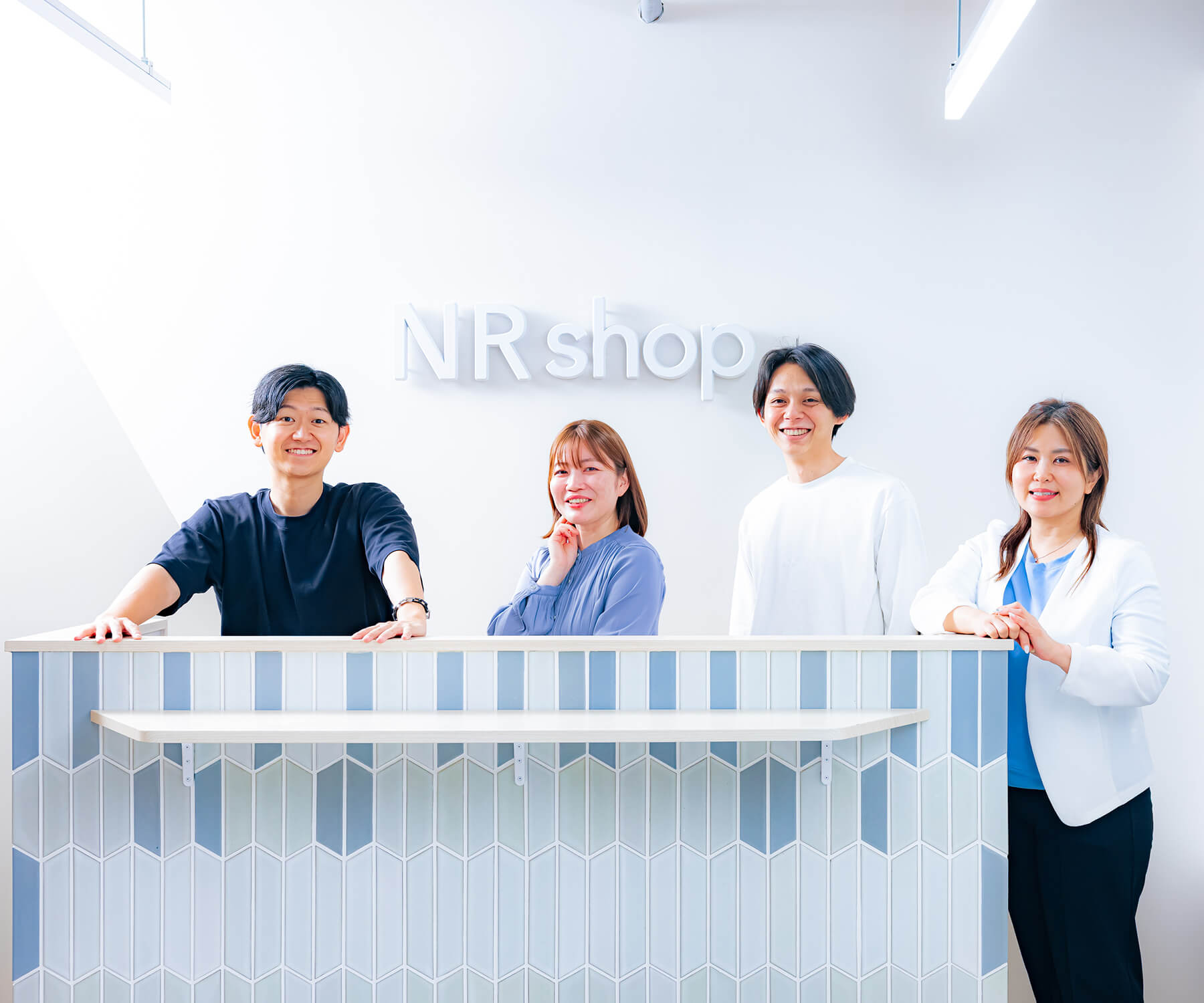 NR社内で尊敬するメンバーについて話すスタッフ