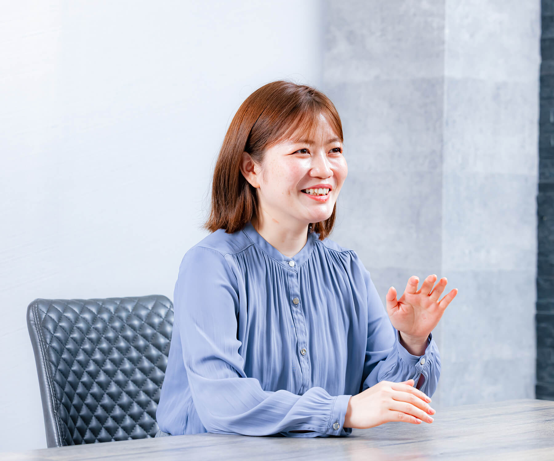 休日は何をして過ごしているか話すスタッフ